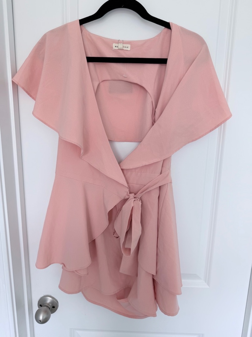 Main Strip Blush Pink Ruffle Wrap Romper Cape Sleeve Tie Waist Small Boho